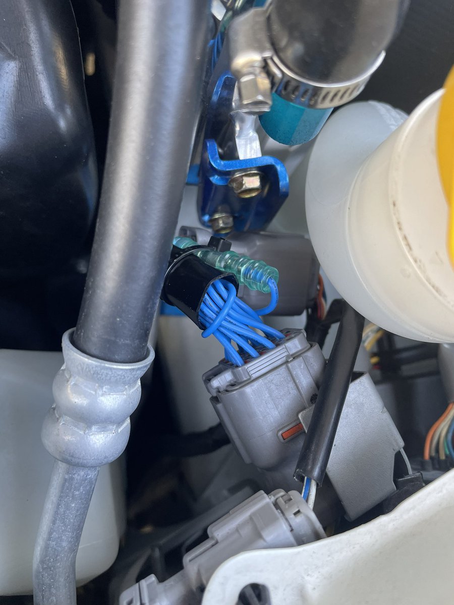 vab1564233's tweet photo. 【WRX STI ホークアイ化】
ハーネス使ってカプラーオン。
自作リレーでホークアイ化されてる方も。
ハーネスを使えばサクっと完了。
防水ギボシを抜けば、ホークアイoffに♪ https://t.co/MFbIKqbh15