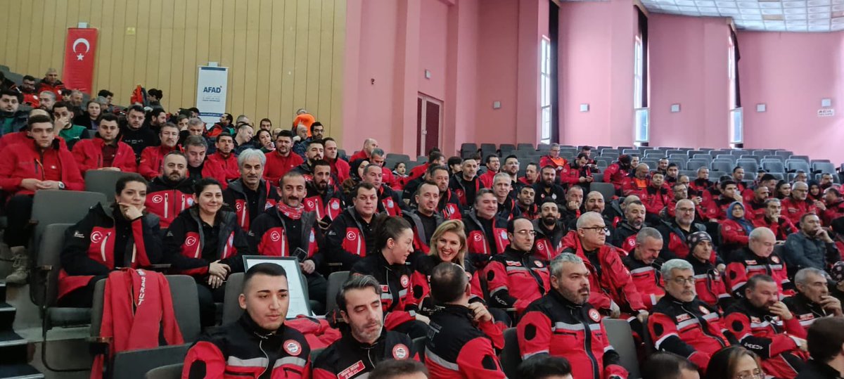 bekiraydin016's tweet photo. Yarının Afetlerine Hazırlanmak, Bugünün İşidir.
Arama Kurtarma ekibimiz artık afetlere daha hazır. OBAK’ın Akreditasyon Arma Teslim Töreni’ne katıldık. Mesai arkadaşlarımı tebrik ediyorum.
#OrhangaziBelediyesi #AFAD #OBAK https://t.co/9T4qf7wQlG