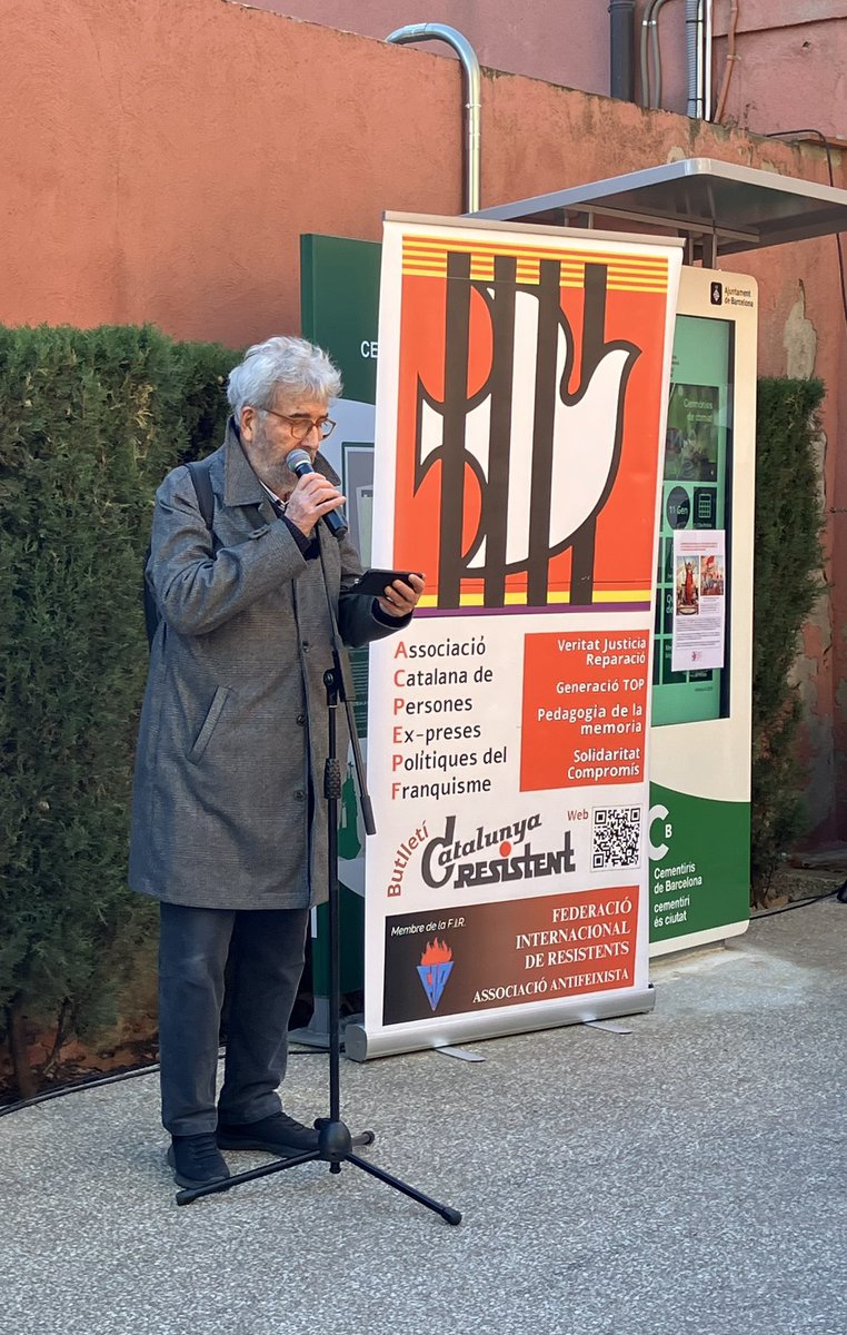 immolats_cat's tweet photo. 1.
11/01/25
Cementiri Sarrià
#MemòriaDemocràtica
Inauguració d’una placa en record dels #MàrtirsDeSarrià, la darrera resistència republicana contra el cop d’estat de Pavía el gener de 1874 
Intervencions:
M. Trepat @CementirisBCN
C. Vallejo @Exprespol
J. Muñoz #ICUB
@alex_pocino https://t.co/Y8p6uOsdg2