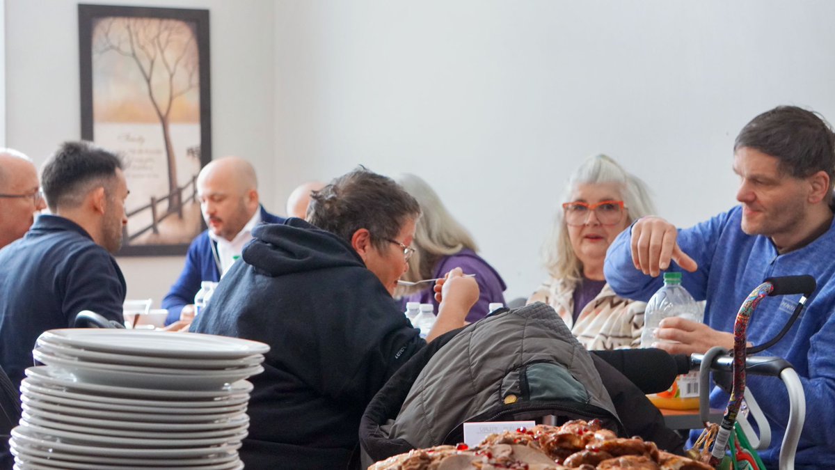 grfsociety's tweet photo. Warm Visit from SAMC Members

#GrandRiverFriendshipSociety #GRFS #StirlingAvenueMennoniteChurch #SAMC #FreeSaturdayMeals #CommunityGathering #NewCampus #TogetherWeGrow #BuildingConnections #UnityInDiversity #SupportLocalCommunity #FriendshipInAction #Gratitude #StrongerTogether https://t.co/SDe9zKwMXd