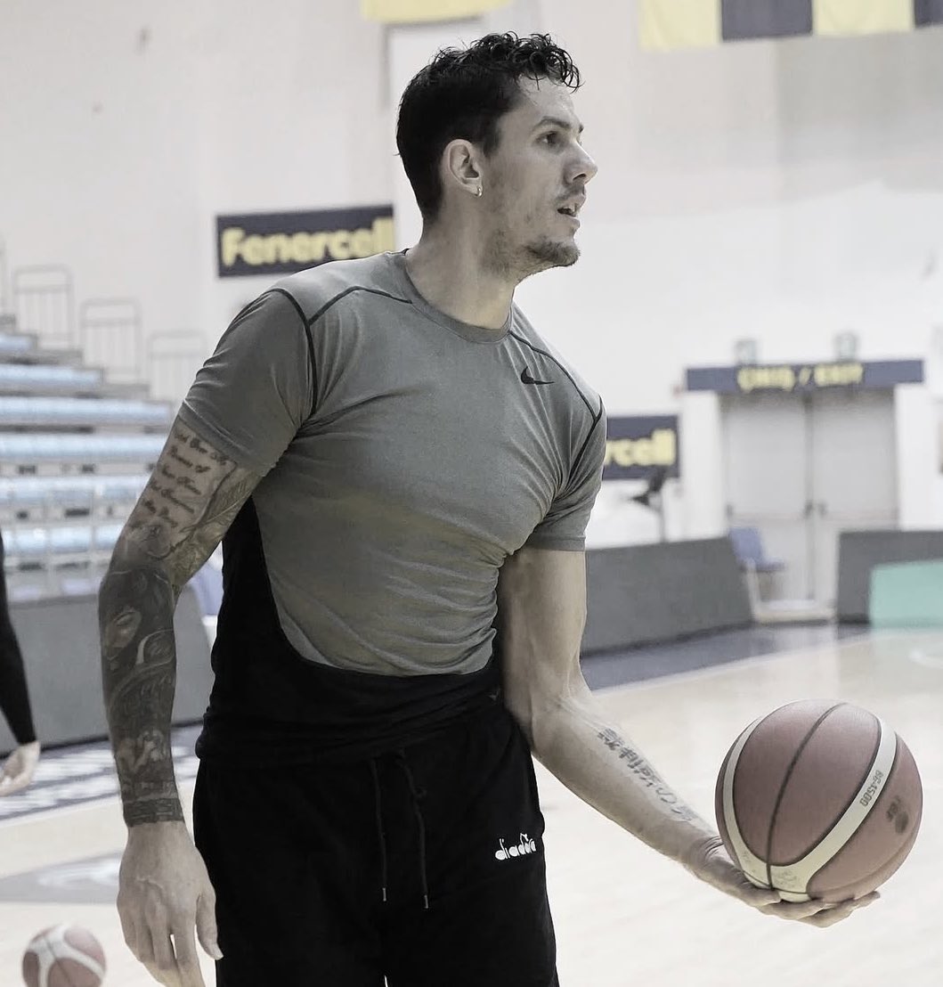 eski milli basketbolcumuz ilkan karaman, alkollü araç kullanan emre ali önder tarafından 4 ay önce hayattan koparıldı. 

ilkan’ı hayattan koparan alkollü sürücü emre ali önder dün tahliye edildi.

34 yaşında hayat dolu bir insanı hayattan koparmanın karşılığı 4 ay mı?