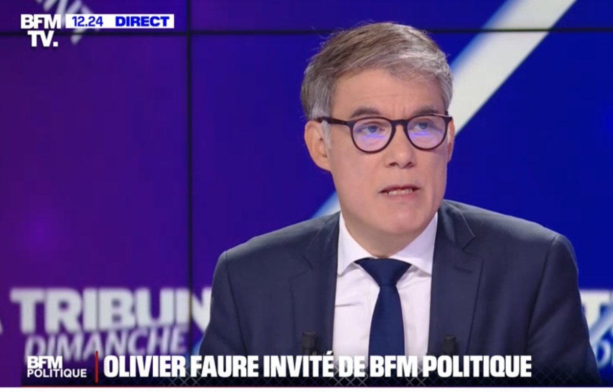 Je regarde <a href="/faureolivier/">Olivier Faure</a> sur <a href="/BFMTV/">BFMTV</a> en ce moment. 

Et je me dis que s’il y a une frontière entre ce qu’est un responsable politique et un homme d’Etat, <a href="/faureolivier/">Olivier Faure</a> est en train de la franchir allègrement.

Esprit de responsabilité, volonté de compromis sans gommer la