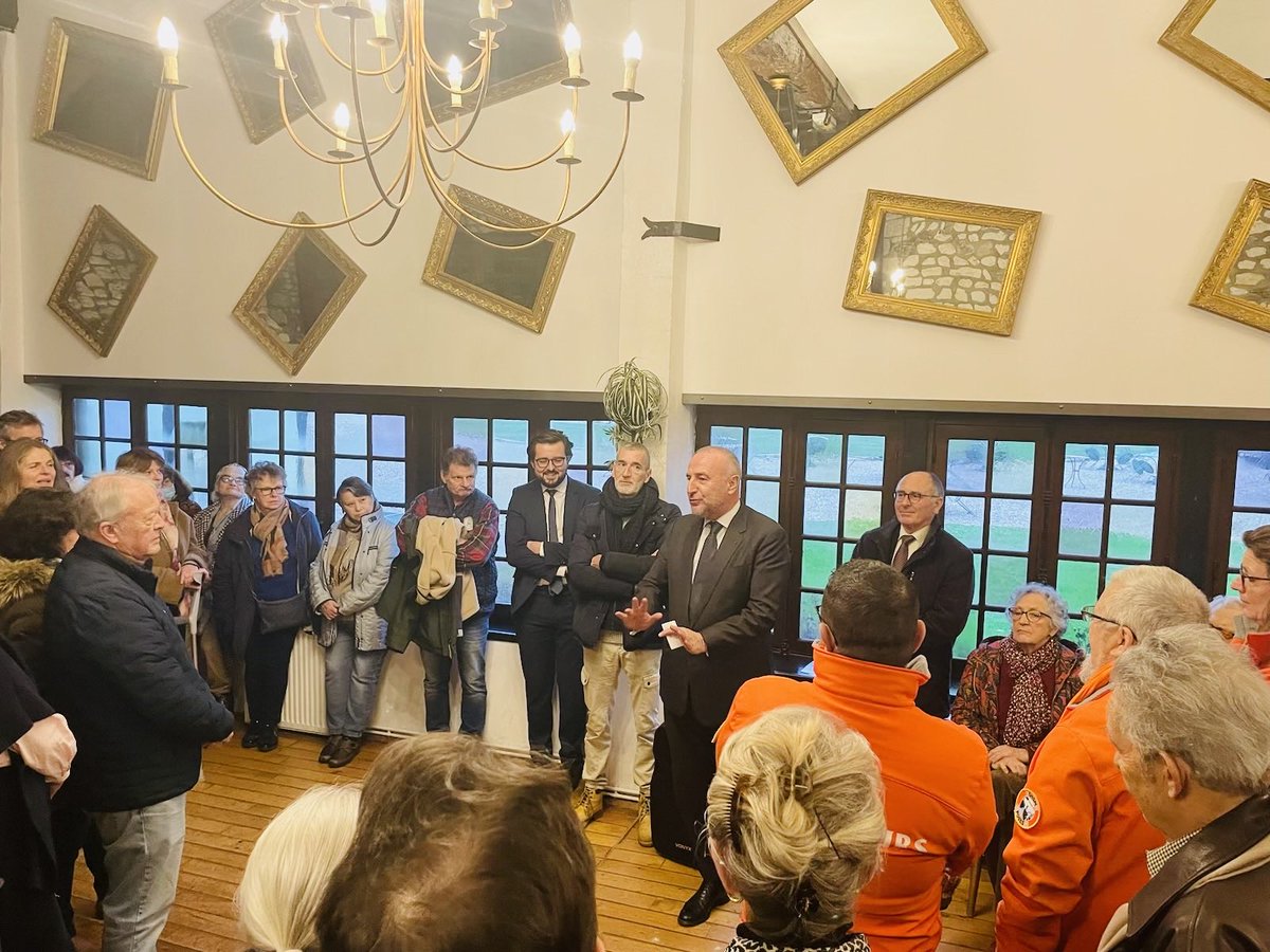 Plaisir du conseiller départemental ⁦<a href="/EureenNormandie/">Département de l’Eure</a>⁩ de saluer sur le canton ⁦<a href="/valdereuil_info/">Val-de-Reuil</a>⁩ la communauté des habitants et élus ⁦<a href="/PortedeSeine/">Mairie de Porte-de-Seine</a>⁩ réunis pour les vœux autour de leur maire ⁦<a href="/brun_jph/">BRUN Jean-Philippe</a>⁩ de leur député l’enfant du pays  ⁦<a href="/p_brun/">Philippe Brun</a>⁩