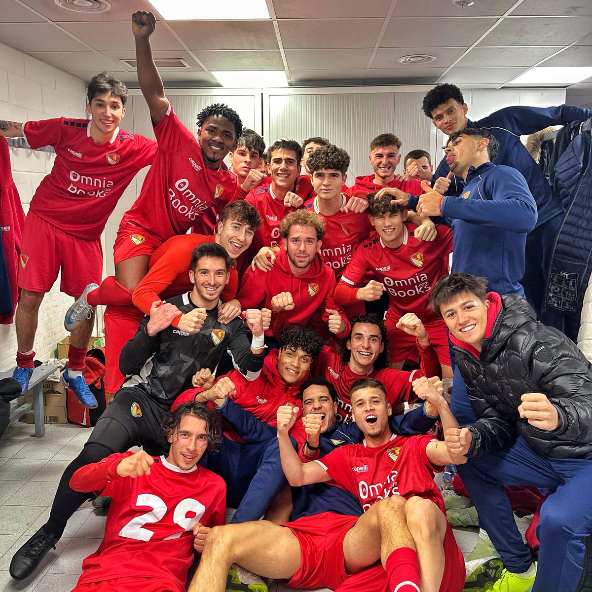 TerrassaFC's tweet photo. ๐ฅ ๐๐ข๐๐๐๐๐๐ ๐๐ ๐ร๐๐๐ฅ! ๐ฅ
๐ El @TerrassaFC ๐
ฑ๏ธ passa per sobre de la #UEBalconada (6๏ธโฃ-1๏ธโฃ) i continua com a LรDER INTRACTABLE de #3cat8!
๐ฑ รs el seu 1๏ธโฃ2๏ธโฃรจ TRIOMF en 1๏ธโฃ4๏ธโฃ partits!
โฝ Chiwi (2), Luna (2), Paez i Vova, GOLEJADORS!
โ๏ธ #ToquemElCel https://t.co/C9lwiKomyv