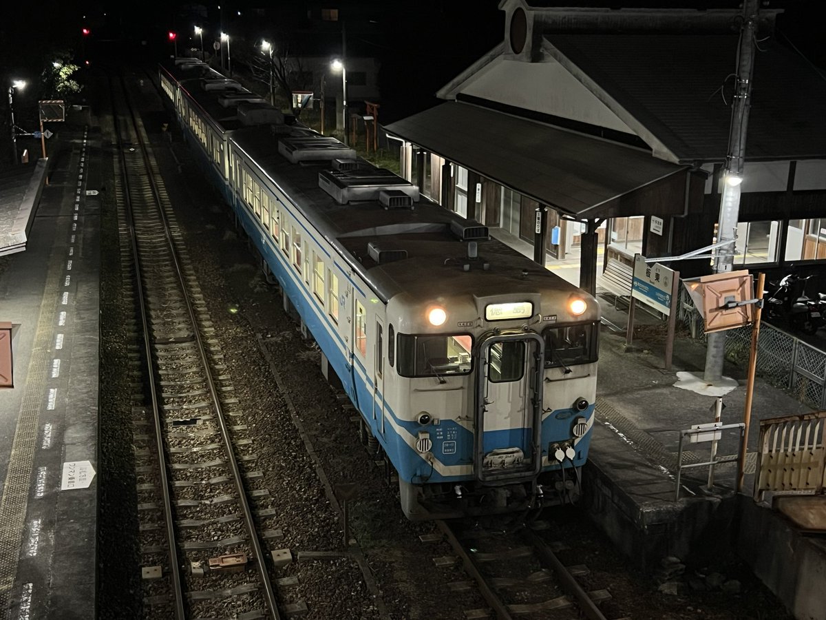222tamatama's tweet photo. 高松1833発徳島（2109着） 行き #363D 普通列車で終点徳島まで向かってます。
編成は徳島方からキハ40 2145＋キハ47 171＋キハ40 2148です。
 讃岐相生から大坂峠を原型エンジンを唸らせながら越え徳島県に入りました。
坂東も寒いです。
#国鉄型車両
#キハ47
#キハ40
#JR四国
#四国再発見早トクきっぷ https://t.co/HypqQvoblv
