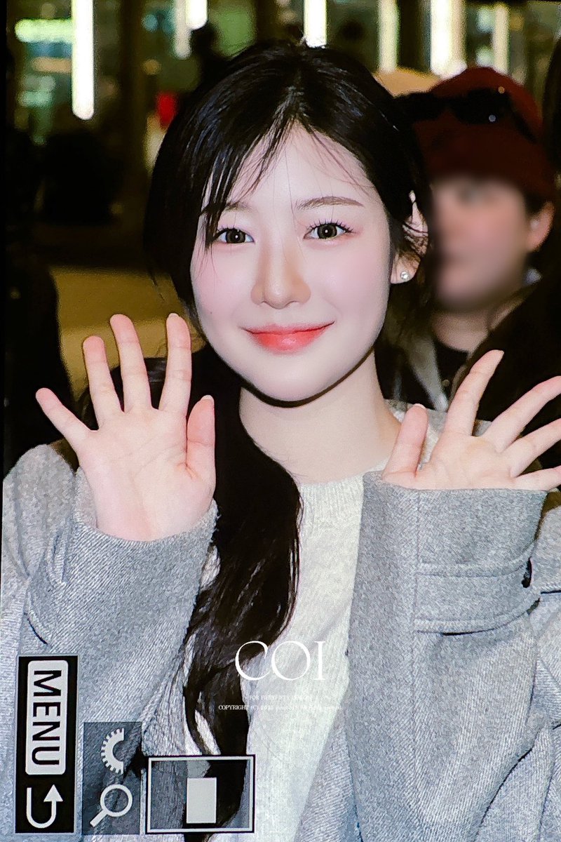 coi0318's tweet photo. 240112 pre 입국
고생했어요🫳🏻🤍🐰
#YEWON #예원 #FIFTYFIFTY #피프티피프티 https://t.co/zaWDX51fn9