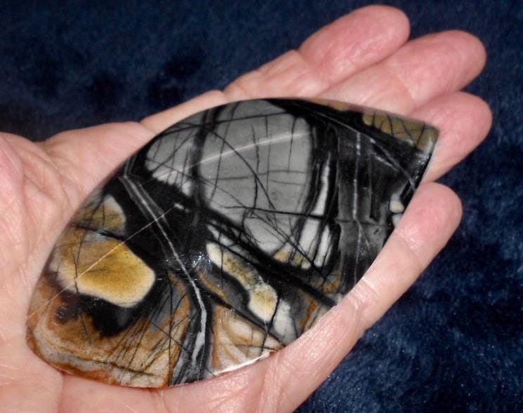 RockLadyRocks's tweet photo. A very #scenic #picturestone from #Utah called #Picasso Marble! Resembles the #art of #pablopicasso ! 30% off orders & free mailing in USA at my #EtsyShop! #cabochonsforsale #cabs #lifeelevated
https://t.co/muICNCQttc https://t.co/dAFwvN6Akc