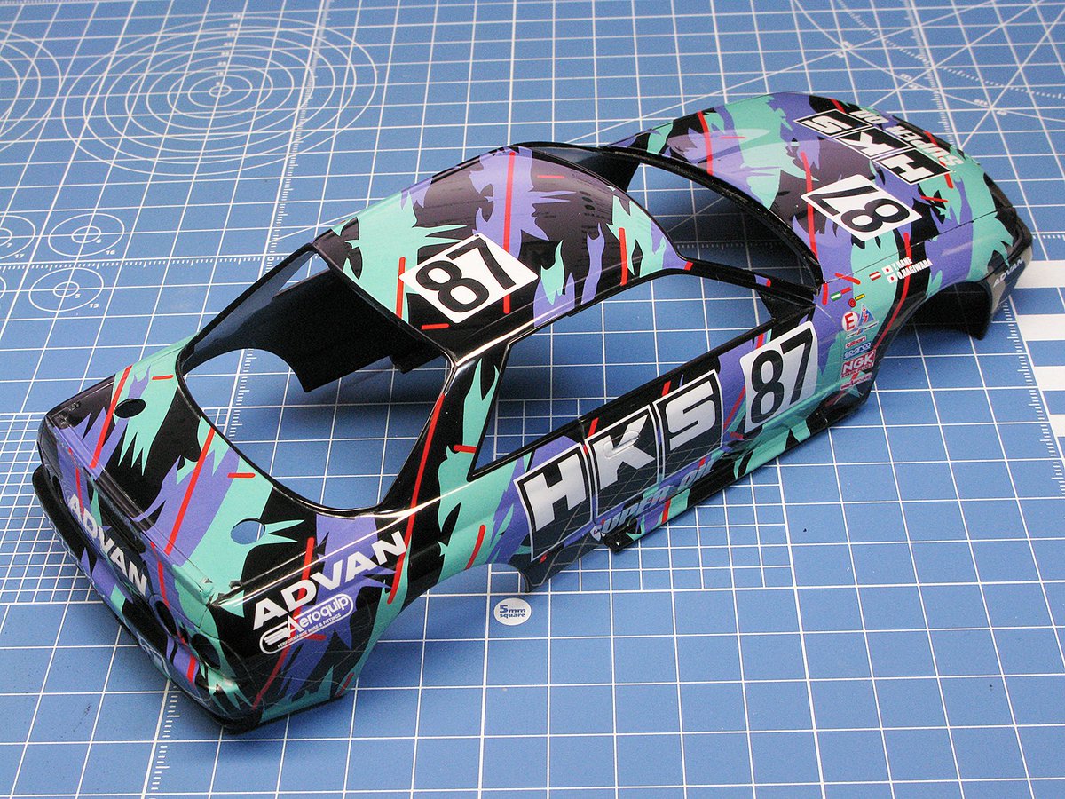 tanoshii_mokei's tweet image. #ハセガワ
1/24 #HKS #AXIA #R32 GT-R (20)

研ぎ出し完了

全面ラッピングはツヤの加減が分かりにくいですが、ボディの研ぎ出しが終わりました。
窓枠の塗装に進みます。クリア層があるとはいえ、デカールの上にマスキングするのは躊躇しますね😅
ウィンドウ、灯火類の塗装などが残ります。