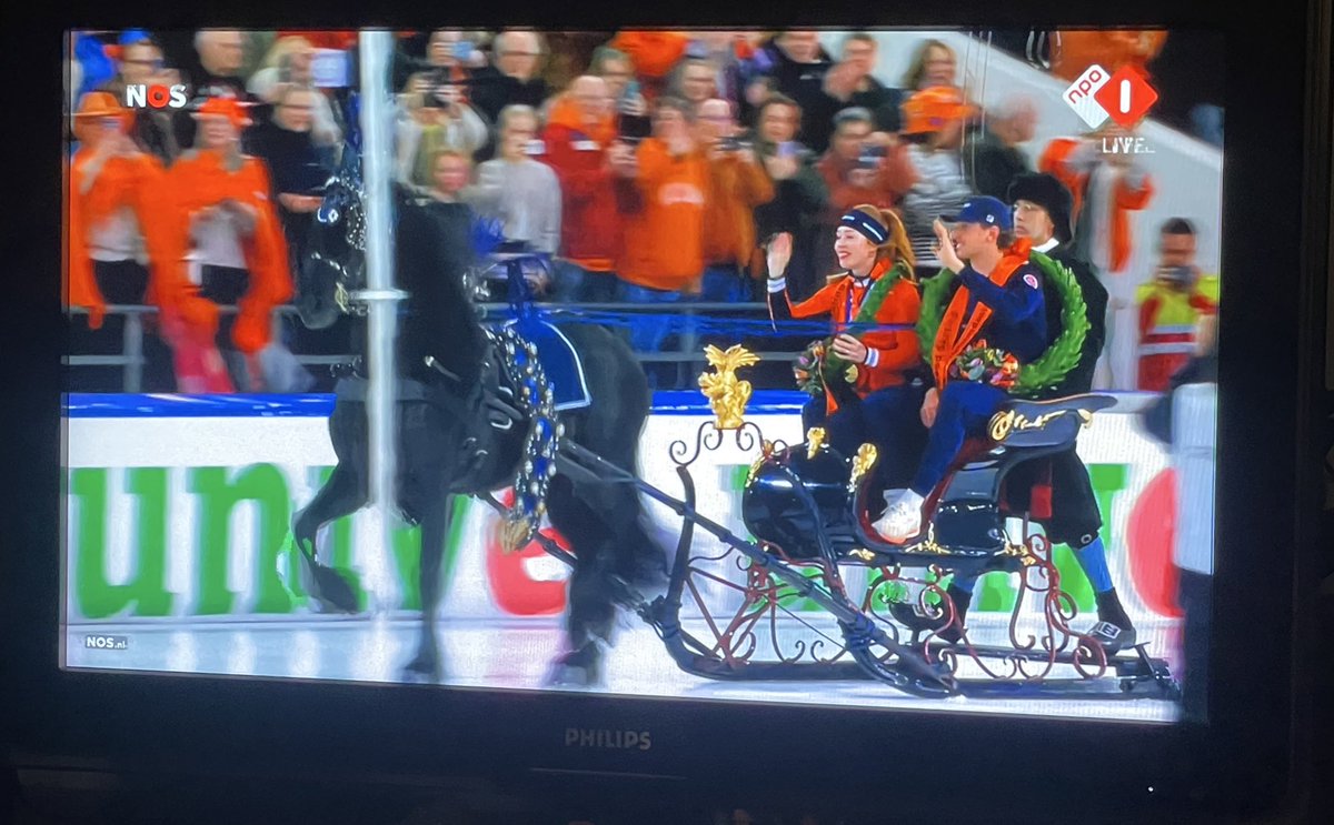 Tammie1808's tweet photo. WAT ICONISCH! DÉ ARRESLEE IS WEER TERUG!

WAUW! 🥹🥹🥹❤️❤️❤️❤️ 

#EKAllround #EKSprint #Thialf #schaatsen #schaatsfan #speedskating https://t.co/ayvYLxr4Vw