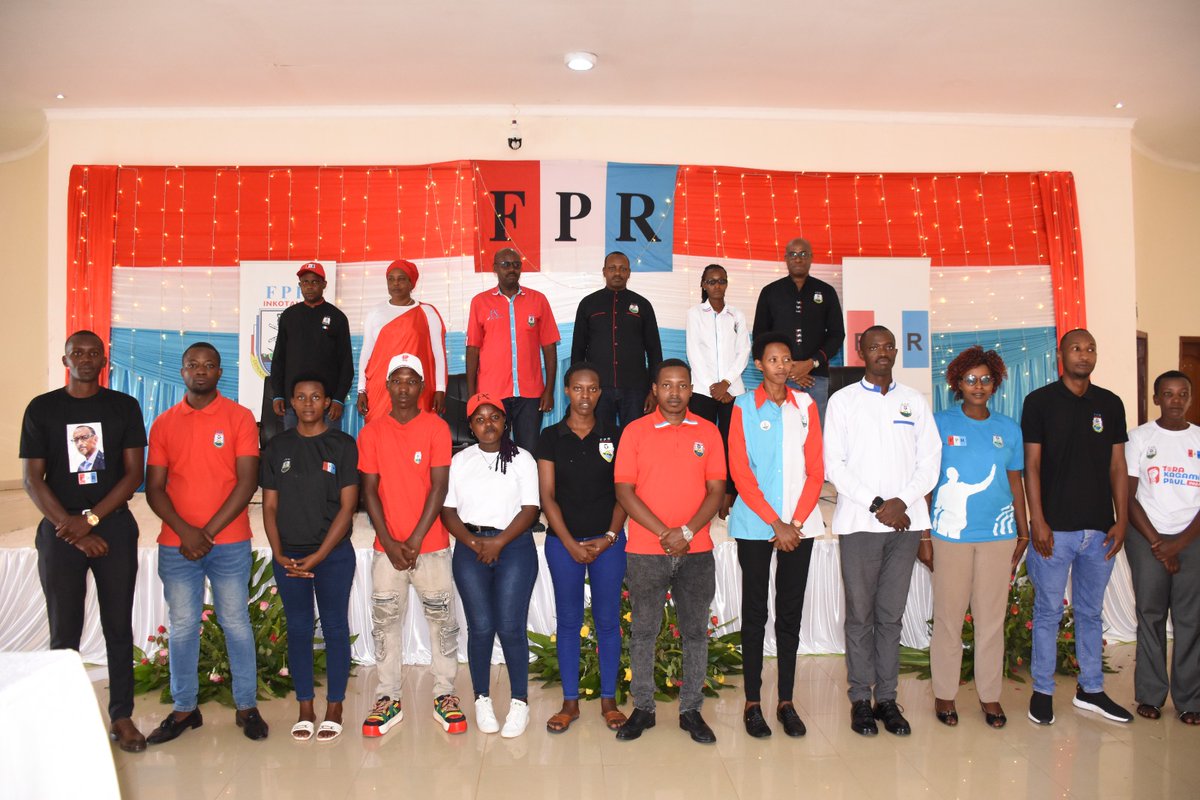 de_ndoli's tweet photo. Amafoto: Mutabazi Emmanuel niwe watowe kuba  Président w'urugaga rw'urubyiruko rushamikiye ku muryango RPF inkotanyi kurwego rwa Gatsibo district @RpfGatsibo @rpfinkotanyi 
#RPFonTop https://t.co/gsGQ9Br1i6