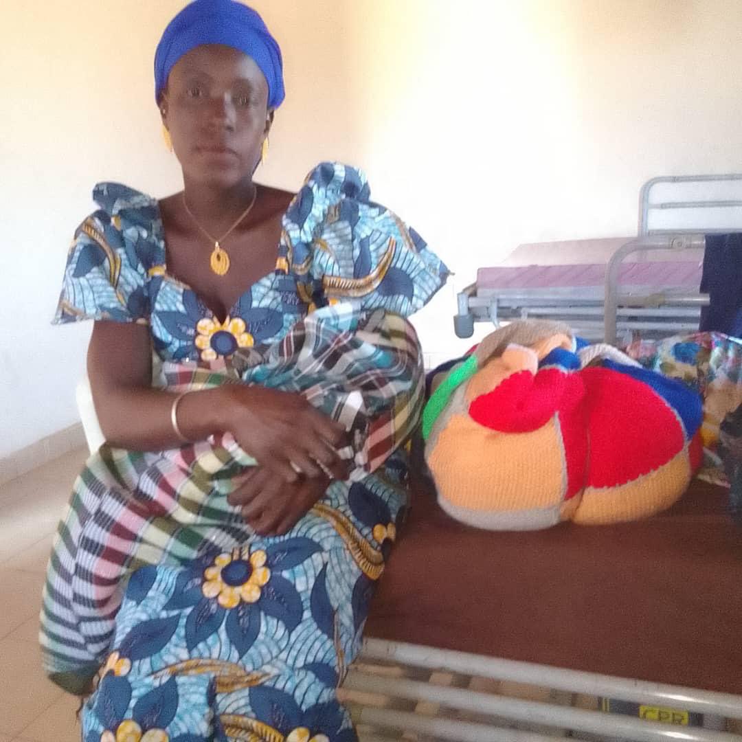 ProjectGambiaCL's tweet photo. New mums receive their baby packs at Bufalato clinic. Thank you to everyone who has donated baby clothes, nappies and knitted blankets . https://t.co/uWaHzxwhFu