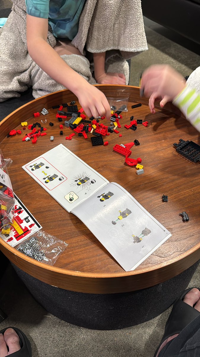chip_setzer's tweet image. Sunday mornings 

#Legos for the win