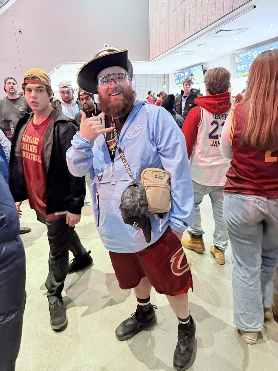 SkrticX's tweet photo. Met the stylish Cavs fan Timmy Carlile during the sold-out Cavs vs. Thunder game at the FieldHouse. The crowd was electric as the Cavs won a huge game. Timmy was holding court at halftime, hyping up fans. Thanks for stopping to chat &amp; take a photo. https://t.co/NwIu0zGGv0