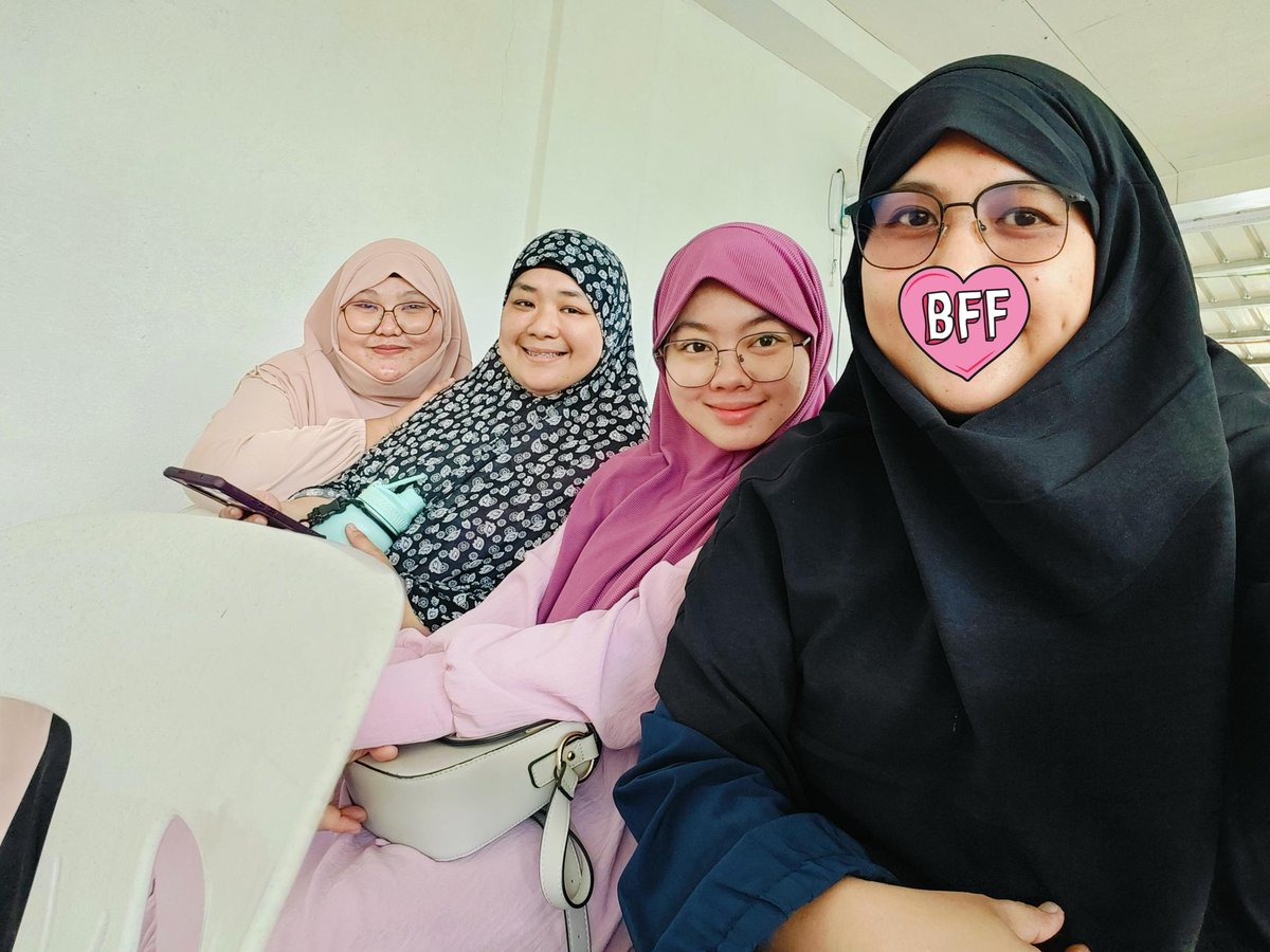 erizzadm's tweet photo. ZAFA ❣️
Zakira 🌸 Ayah 🌸 Faiqah 🌸 Aishah 🌸 #friendsforthesakeofAllah ☝️ https://t.co/21GJG4d1Tc