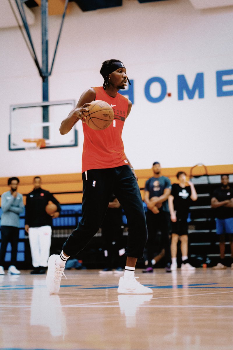 libaanstar1's tweet photo. Toronto Metropolitan University is honouring Raptors forward Chris Boucher tonight for his commitment to the local community. 

He’s also presenting his SlimmDuck scholarship winner at the Mattamy Athletic Centre during the TMU vs Brock game at 6 pm if you’re looking to attend. https://t.co/kisCC83U9W