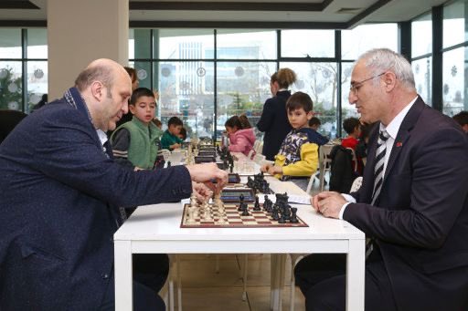 drleventeraslan's tweet photo. Satranç güzeldir.. #chessschool https://t.co/xNKdWxgxzR