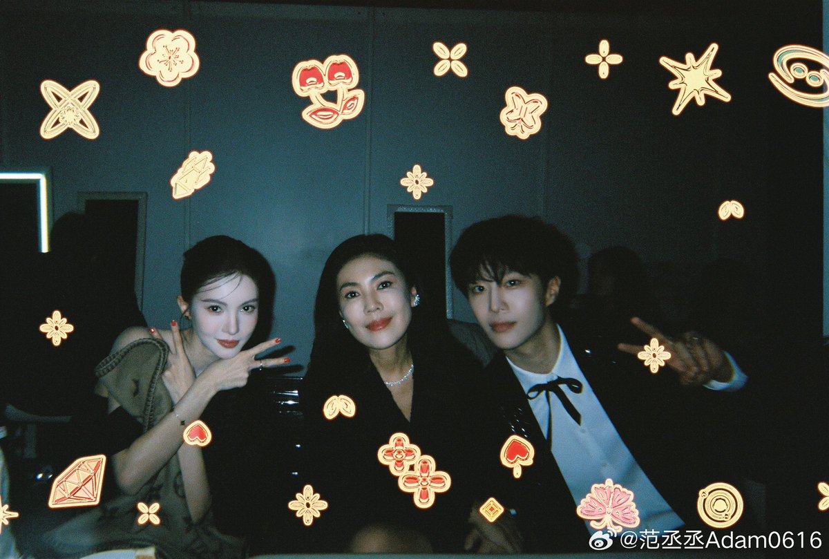 CdramaL's tweet photo. 「📸 | #FanChengcheng compartilhou fotos da Weibo Night 2024 com #JinChen e #SuMang, além de fotos tiradas de #RenJialun, #WangXingyue e #GaoYe ❤️ https://t.co/lDRO2dbqwX