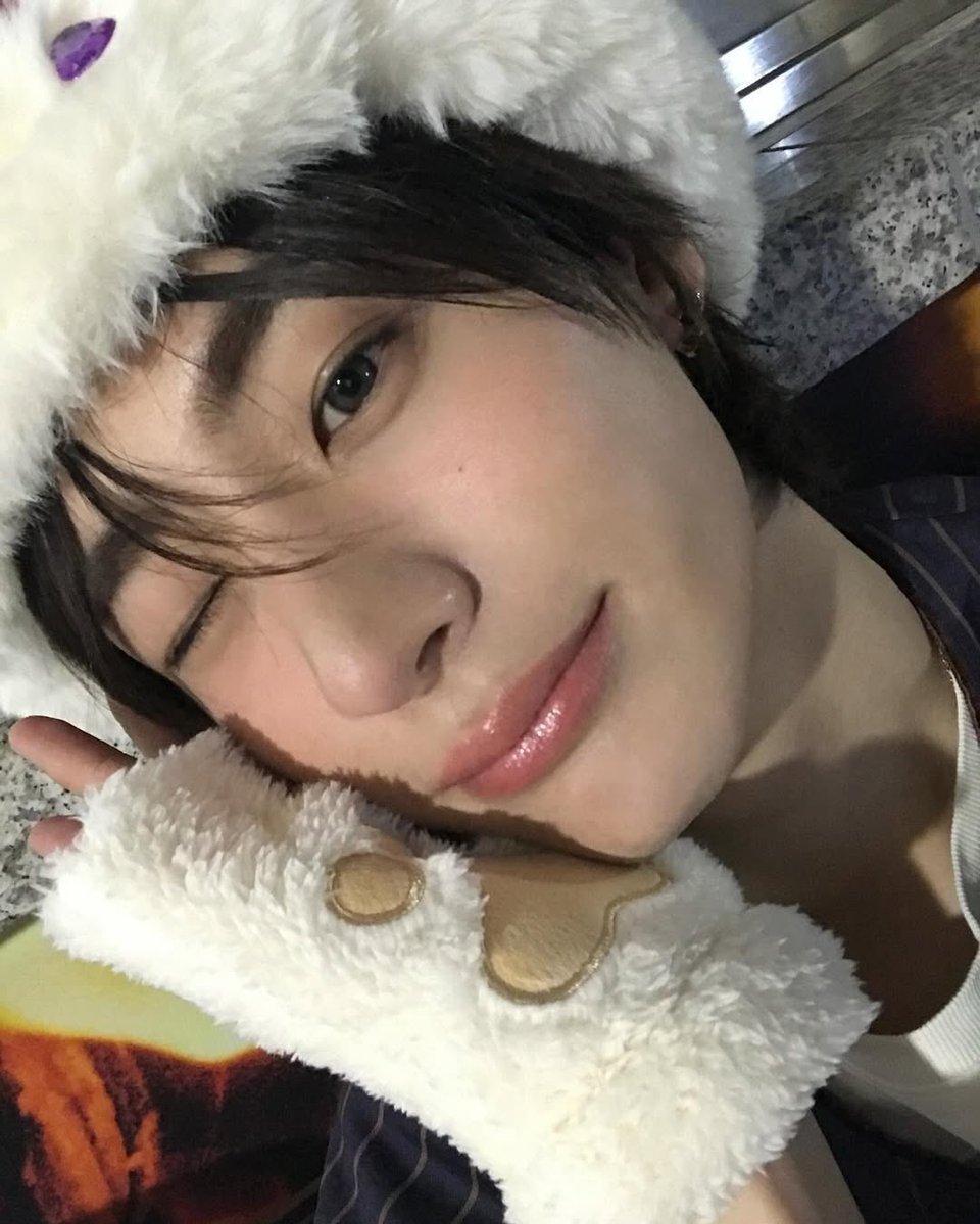 쌍꺼풀이 너무 똥개력100미인력100이야..
그냥 너무 예쁘무ㅠㅠ