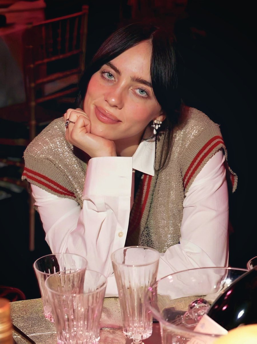 𝐑𝐞𝐧𝐚𝐭𝐚 (@billish_1999) on Twitter photo 