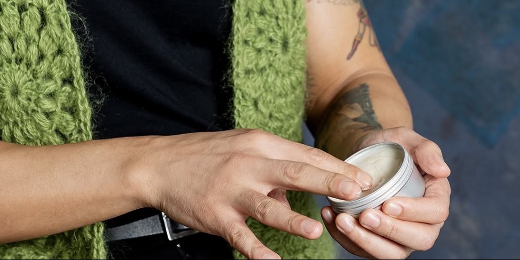 Tactile, easy to recycle packaging that complements the stripped back nature of #SheaYeah ..

..makers of unrefined &amp; organic shea butter, that helps retain healthy and smooth skin through winter.

🖐️💧💛

#metalrecyclesforever #sustainablepackaging #packaging #sustainabledesign