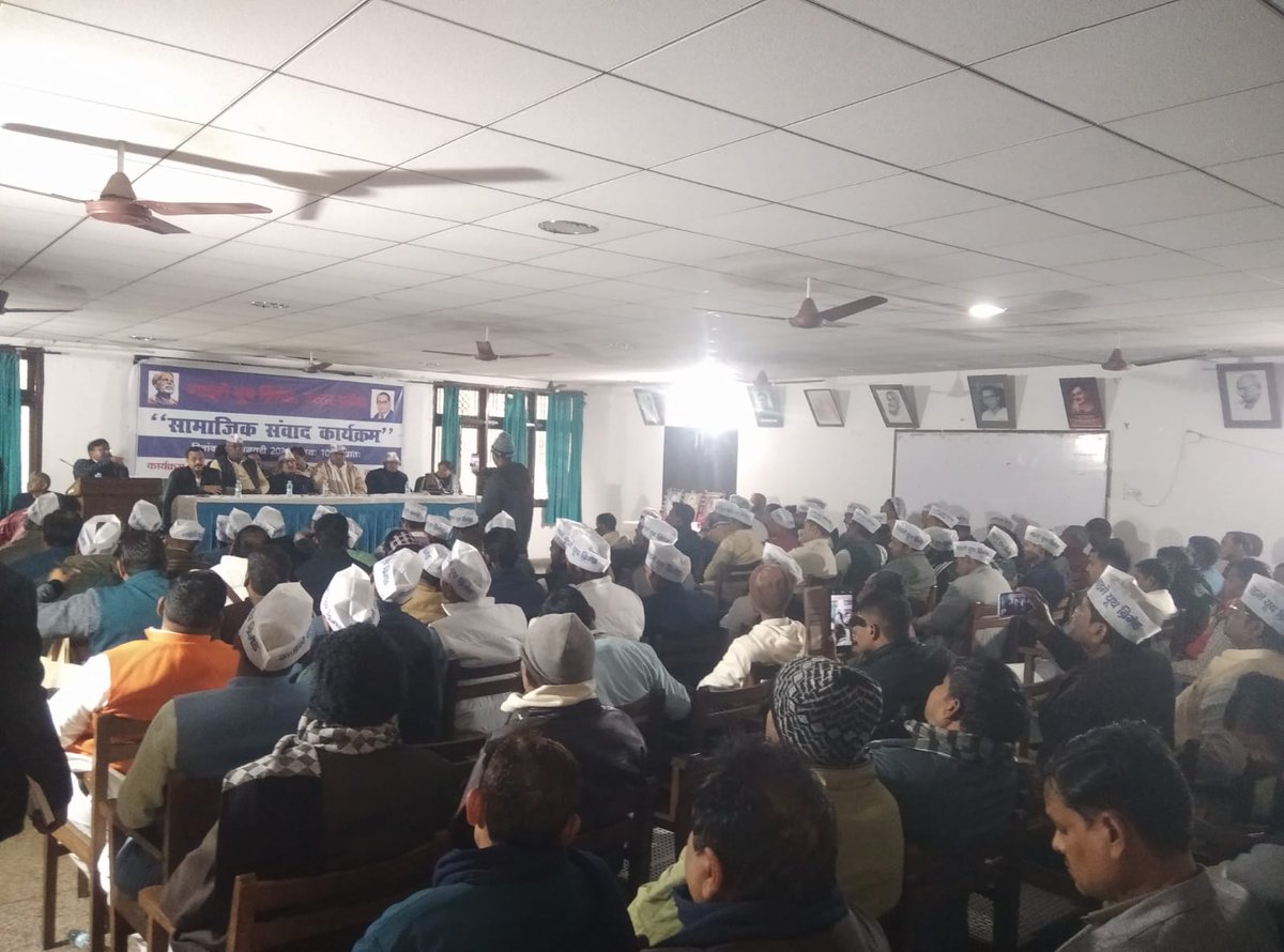आदरणीय अमरदीप सिंह माथुर संरक्षक गाडगे यूथ ब्रिगेड के नेतृत्व में आज लखनऊ में समाजिक संवाद कार्यक्रम कार्यकर्त्ता के सहयोग से सकुशल सम्पन्न हुआ।कार्यक्रम में देश -प्रदेश के कोने -कोने से आये सम्मानित साथिओं का बहुत बहुत आभार। 🙏 <a href="/Gybsandeeppbh/">संदीप कनौजिया प्रतापगढ</a> <a href="/gybaligarmanda1/">GYB IT CELL ALIGARH ZONE</a>