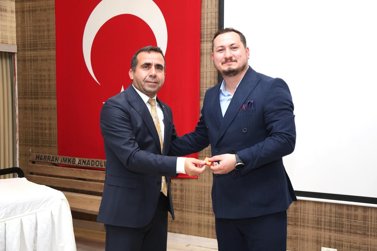 harranbistal's tweet photo. “Şiir Demi: Mısraların Ardındaki Hikayeler” İsimli Şiir Dinletisinde Düzenlenen Şiir Okuma Yarışmasında Müdür Yardımcımız Muhammed SÜMER Birinci Oldu👏
https://t.co/UBIrXtFRTN

@UrfaValiligi
@hasansildak
@HarranKaymakam
@HarunResitHan
@sanliurfamem63
@ASultanoglu63
@ASUTAYMEHMET https://t.co/yEzSljFjiE