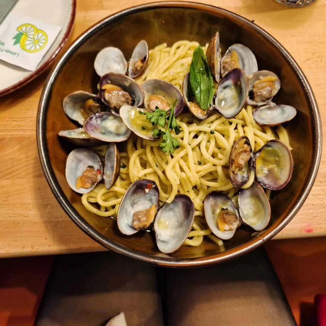 Yesterday's birthday dinner - Vongole &amp; Tiramisu.
Thank you for the birthday candle on my tiramisu, I had a lovely time <a href="/PastaRemoli/">Remoli</a> 🥹❤️