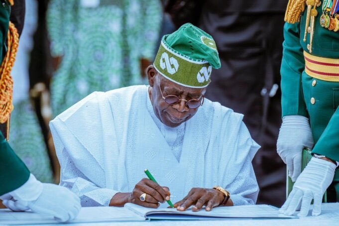 drkemiofnigeria's tweet photo. President Tinubu approves ban on homosexuality, Lesbianism and crossdressing and tattoos in the military. So there was all this going on in the military on top of the 2013 anti gay law. Nigeria is a country of liars, cheats and frauds. There are more important bills to be passed Mr President,  like prosecuting POLITICIANS IN OFFICE for corruption and not after🙄

#DrKemi🇳🇬