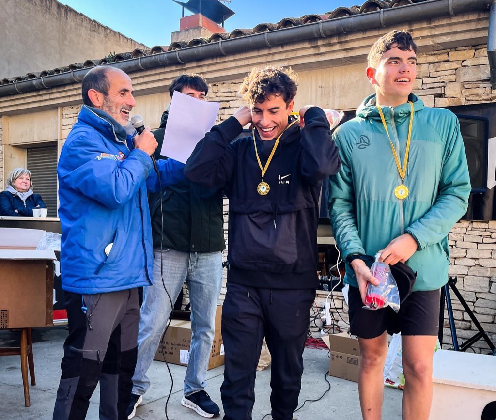 catarina93_73's tweet photo. 🏃🏻‍➡️| the Fita 973, an annual foot race held yearly through Cervera’s countryside, took place today.
Marc and Alex were there and so was my friend and local photographer!!🙌

Thanks, @MCBmarccastella 📷 https://t.co/fldOERdORS