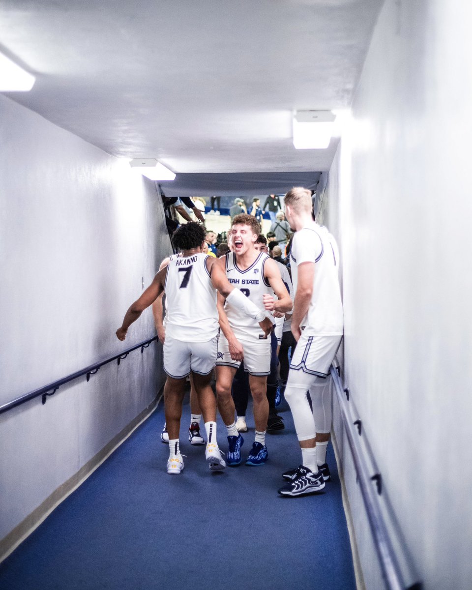 Clock hits 0:00 … you know we are partying! 

(we can still hear these photos)