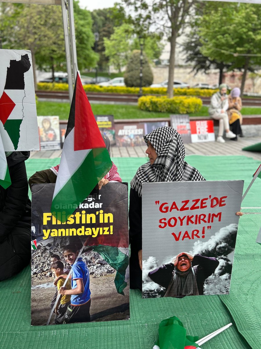 TurkFatmatr's tweet photo. Kim bilir, bir gün Zeytin Dağı' nda çayımızı yudumlayıp Kudüs ü seyrederken hey gidi Netenyahu diyeceğiz, ne dişli  d..muydun sen. Amin...
#FilistineÖzgürlük 
#GazzedeSoykırımDevamediyor 
#NehirdenDenizeÖzgürFilistin https://t.co/ewDi1JIJiD