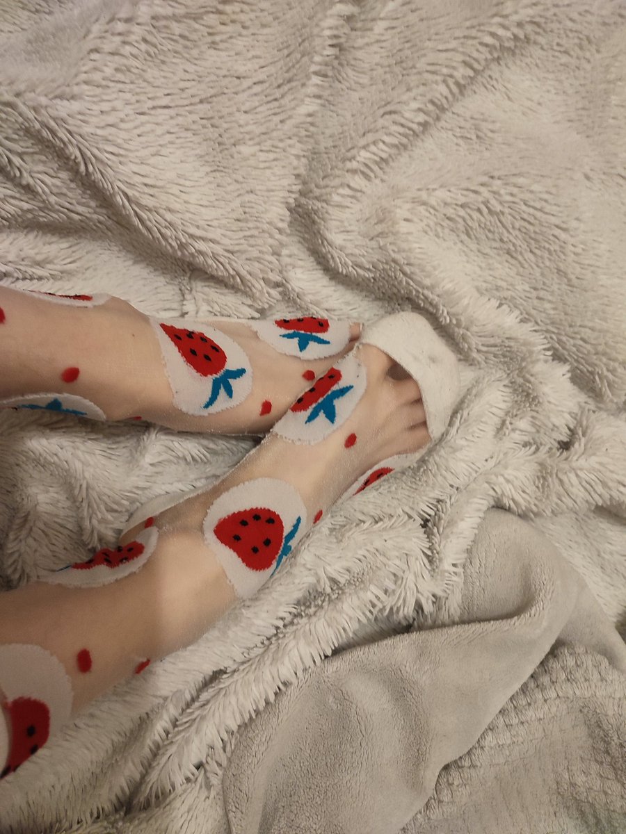 Favorite strawberry socks 🍓
#feet #feetworshi̇p #feetseller #petitefeet #sellingfeet