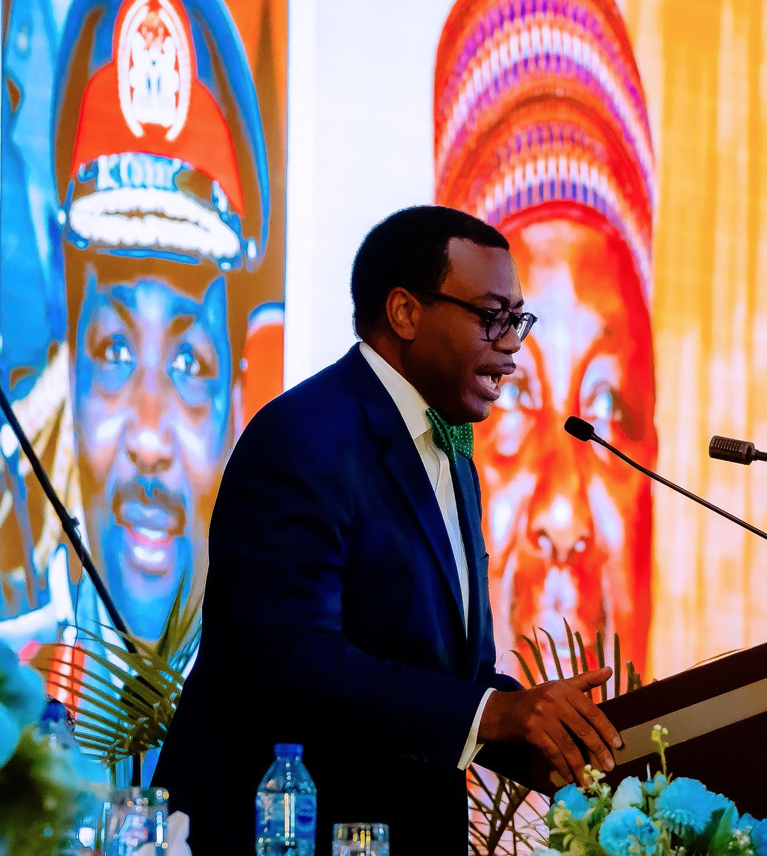 akin_adesina's tweet photo. Gratitude: It was a joy to celebrate H.E. General Yakubu Gowon, former Head of State of Nigeria @90. I thank you Sir for the momentous honor for me to deliver the guest lecture on the occasion. We will build a “Global Nigeria” we can all be proud of by the special grace of God!💕 https://t.co/r5xCzT3Gj8
