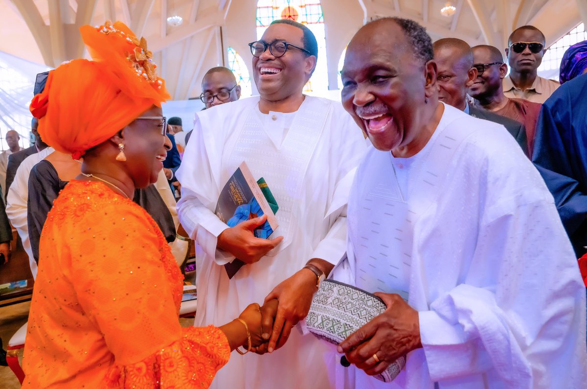 akin_adesina's tweet photo. Gratitude: It was a joy to celebrate H.E. General Yakubu Gowon, former Head of State of Nigeria @90. I thank you Sir for the momentous honor for me to deliver the guest lecture on the occasion. We will build a “Global Nigeria” we can all be proud of by the special grace of God!💕 https://t.co/r5xCzT3Gj8