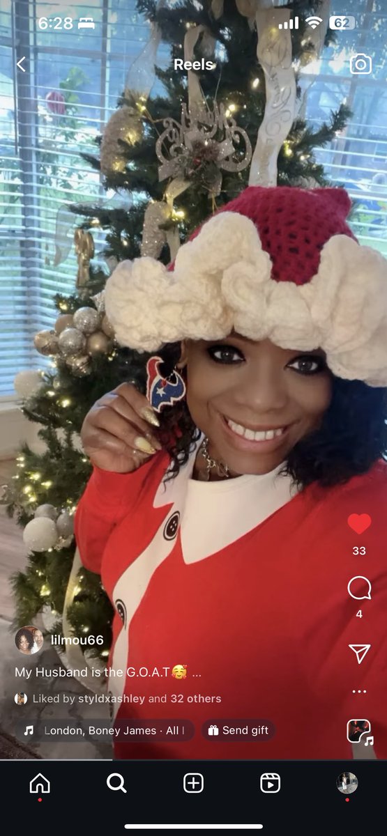 CashMoneyCourtt's tweet image. “Mrs.Clause” hat made by me for this beautiful woman, Ms.Pam! 😻😻🥹❤️ Client selfie 😻🩷🥰 #clientrepost #clientselfie #clientdiaries #houstontx #crochethat #crochetlove #crochethats #crochetruffles #crochet #crochetlove #crochetersofinstagram #crocheted