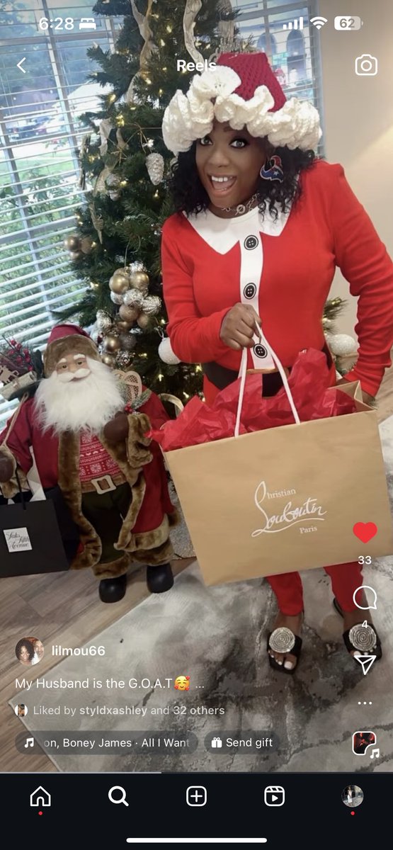 CashMoneyCourtt's tweet image. “Mrs.Clause” hat made by me for this beautiful woman, Ms.Pam! 😻😻🥹❤️ Client selfie 😻🩷🥰 #clientrepost #clientselfie #clientdiaries #houstontx #crochethat #crochetlove #crochethats #crochetruffles #crochet #crochetlove #crochetersofinstagram #crocheted