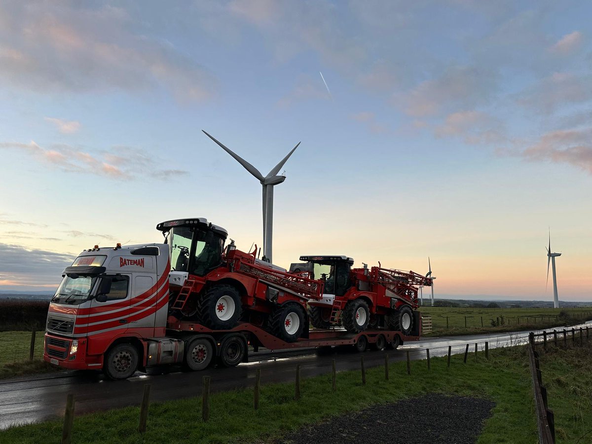 Batemansprayers's tweet photo. We’re on our way! 
Our truck is now enroute to the NEC in Birmingham loaded with an RB35 contour boom and an RB55 VG boom respectively. We’re looking forward to seeing you at @LAMMAshow… 

#LAMMAShow #TeamBateman #BatemanSprayers #CropSprayers https://t.co/uIx1a9XObq