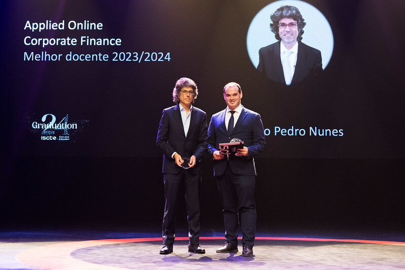 A turma da 4ª edição do nosso Applied Online em Corporate Finance está de parabéns!🥳
É um orgulho para nós celebrarmos esta conquista convosco!
Patrick Miguel Louzeau foi premiado como o melhor participante, e João Pedro Nunes, como o melhor docente!🤩👏