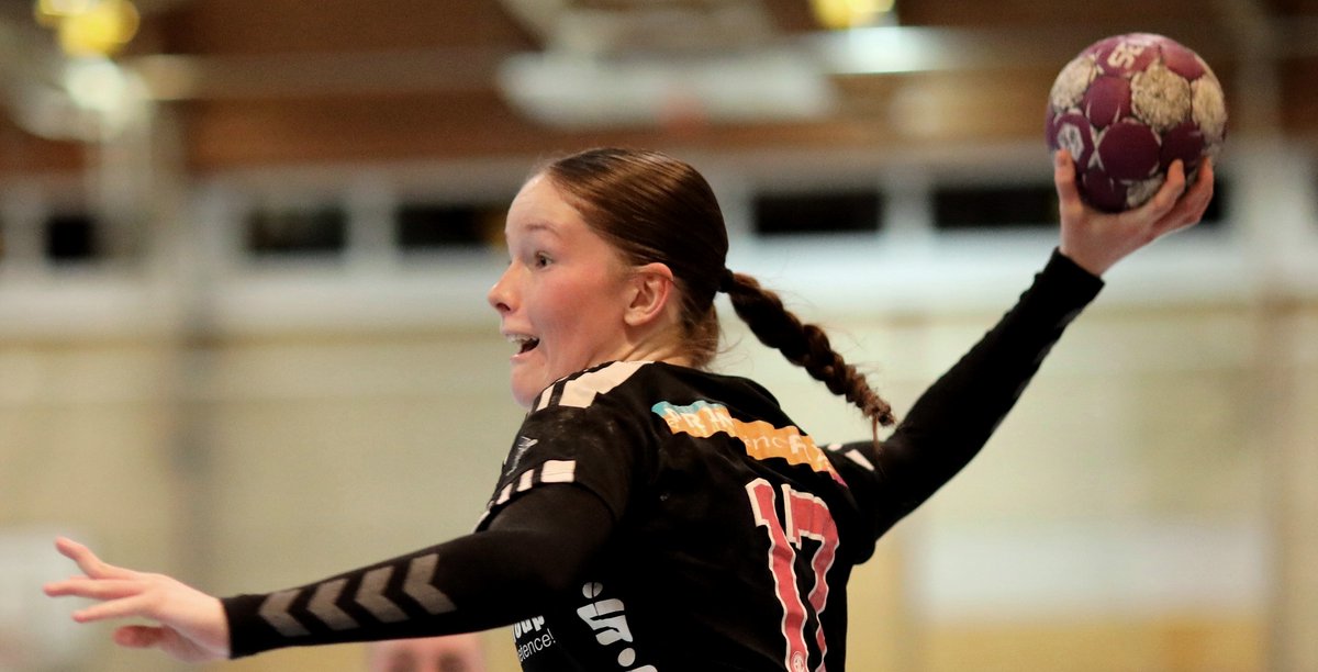JockiFoto's tweet photo. #Handball: Die Damen des #hcerlangen verloren beim Tabellenführer HSG Freiburg leider ziemlich deutlich mit 33:19 (17:11). Die #redsparrows führen weiterhin in der 3. Liga und #Erlangen bleibt auf Platz 8🤨#JockiFoto #HCErlangeneV #hcerlangenevDamen #HCE #3Liga #HSGFreiburg https://t.co/1EMu1T3wqZ