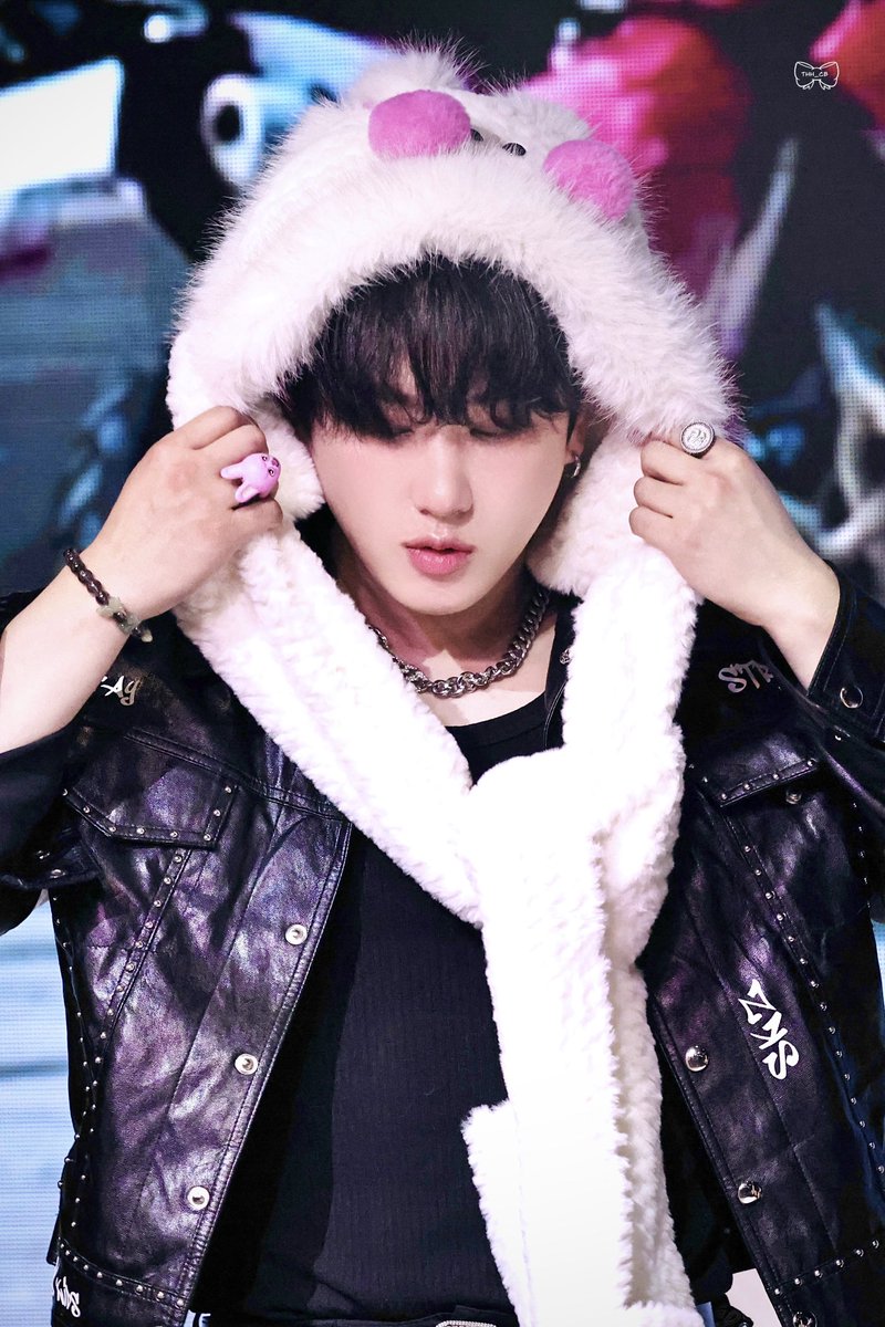 thh_cb's tweet photo. 250112 완전 토끼잖아🐰
#StrayKids #스트레이키즈 
#창빈 #changbin #チャンビン https://t.co/ivvWLl90FC