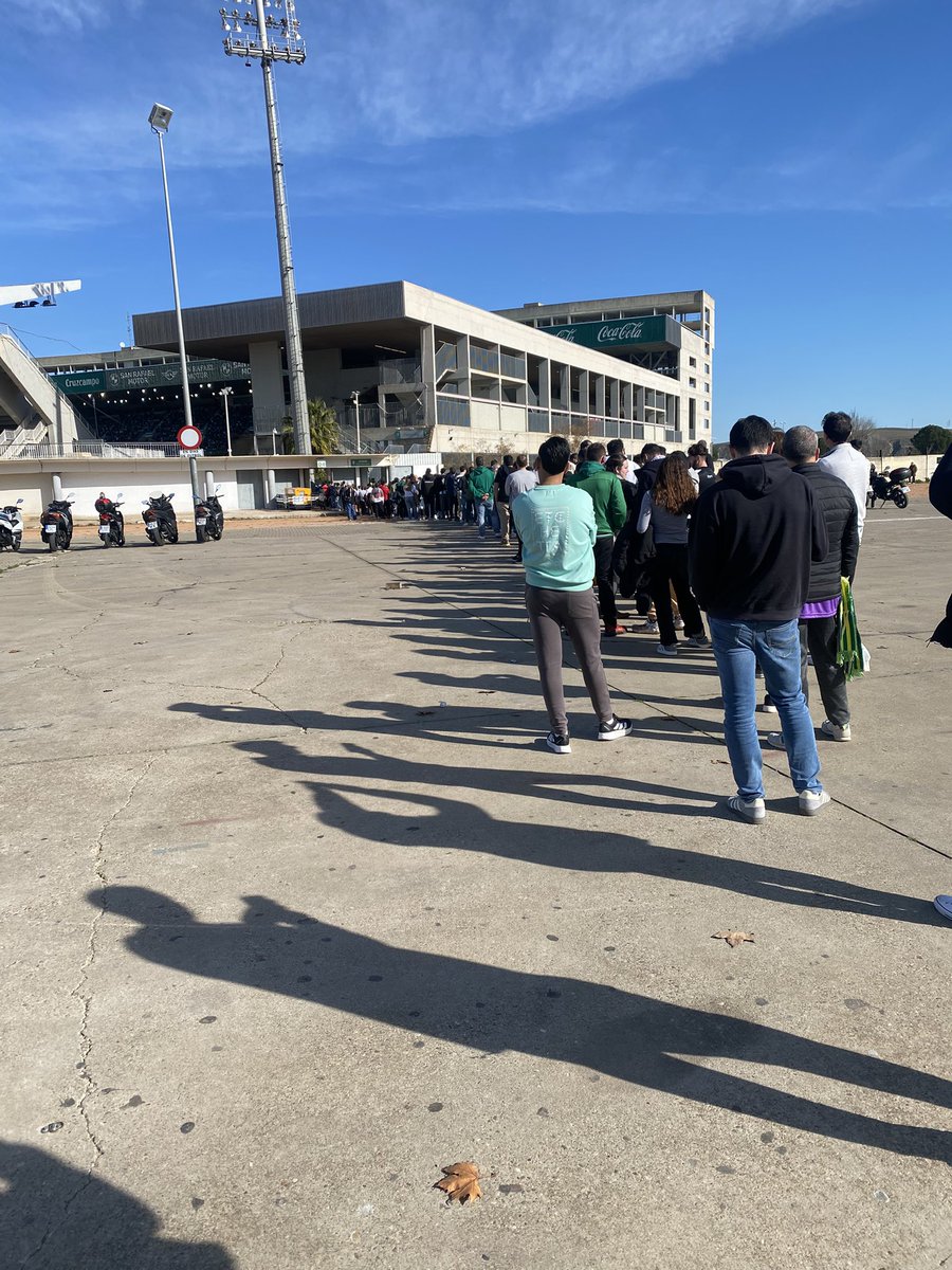 SonyaMartin87's tweet photo. @CordobaCF_ofi el desastre continúa en los accesos a Fondo Sur. Vergonzoso https://t.co/Uvs6eKnBL9