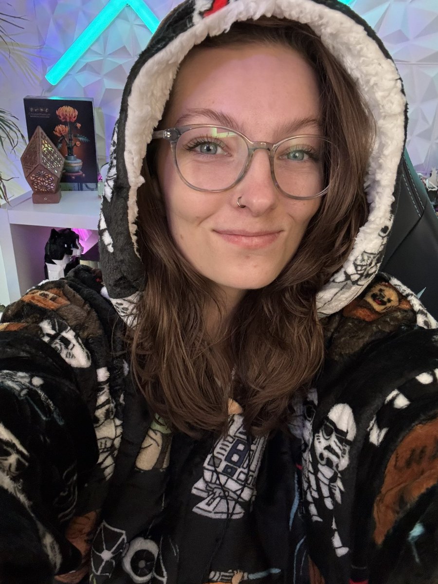 emcaith's tweet photo. Cozy Sunday is starting! https://t.co/S3wCRjFuCE https://t.co/8VUdkEbvSF