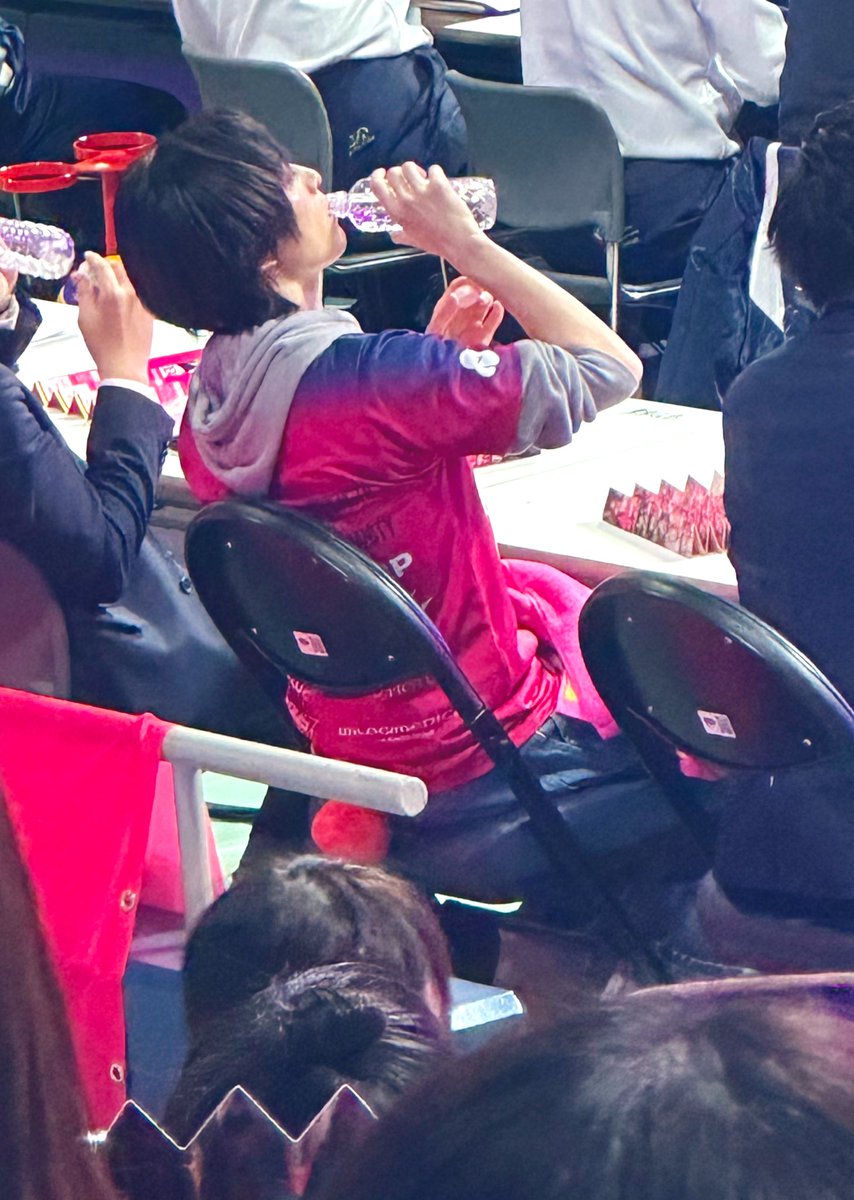 yuta___kmf2's tweet photo. 去年行けなかった始球式行けた💛🏐
行動1つ1つが可愛いすぎませんか？！玉森さん！🐻のぬいで遊び始めるの辞めてw

#玉森裕太 
#ネイチャーラボ 
#東京グレートベアーズ https://t.co/zXgHwN06Bt