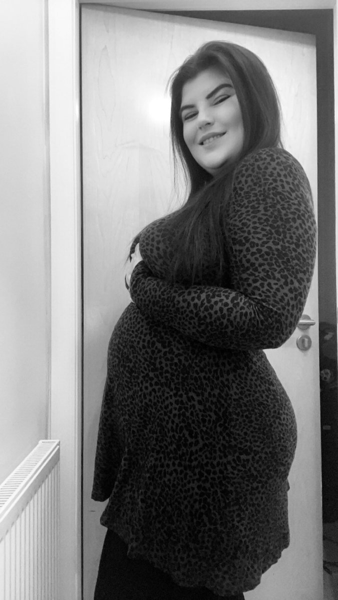 _megyourpardon's tweet photo. 15 weeks down, 25 weeks to go πΆπ»π€ #bumpdate https://t.co/9bnxZQLQBp