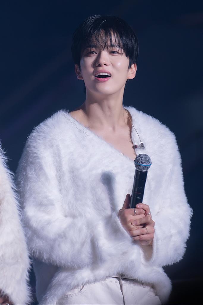 250112
BANG&amp;JUNG&amp;YOO&amp;MOON ENCORE CONCERT [Farewell, Earth]

🤴✨️

#유영재
#yooyoungjae

#방정유문 
#BANG_JUNG_YOO_MOON
#bap 
#비에이피
#Farewell_Earth