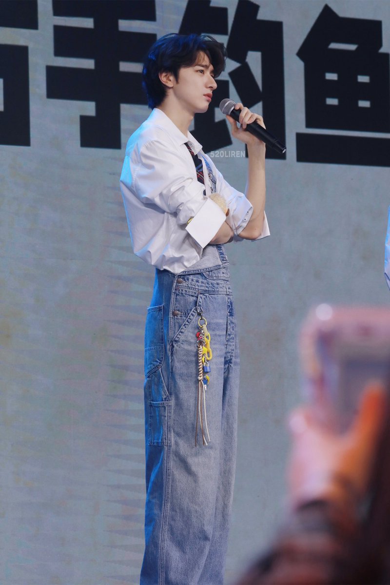 520liren's tweet photo. 250112 생일 팬미팅

오늘 착장이 너무 코여웟둠… 땨…

#林一 #린이 #Linyi https://t.co/iKkB54sAKp