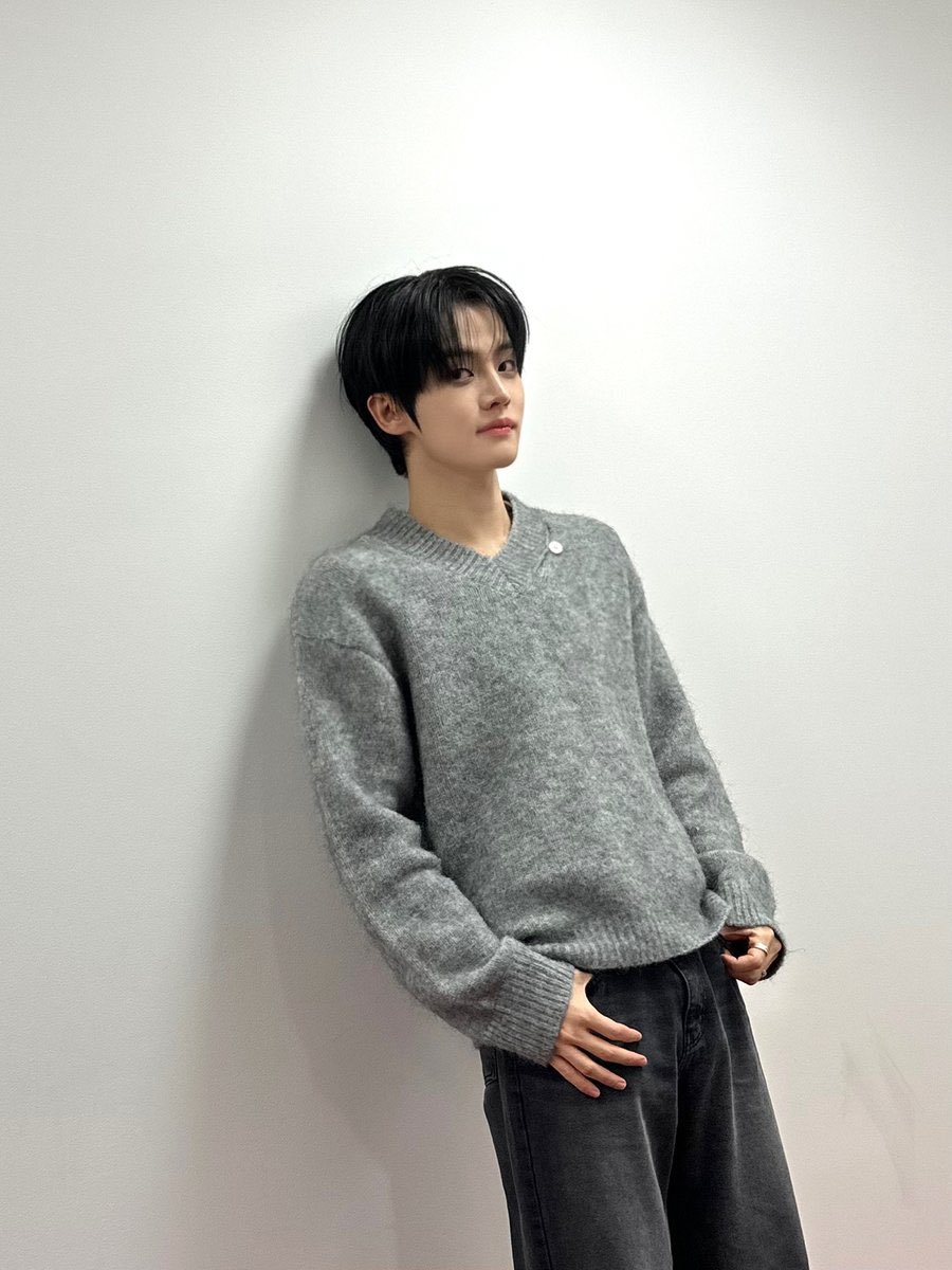 Relaxing moments after a busy day, keeping it cozy and effortlessly stylish. Just me, my sweater, and the vibe of the room.