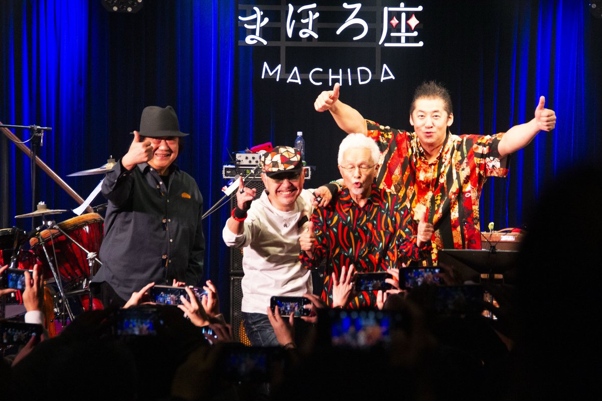 hidano_taiko's tweet photo. 我が #EnTRANS 結成24年
恒例の新春ライブ終了☑️

超満員で最高の時間でした😊‼️

僕は55歳で…御三方は、
75歳、73歳、72歳。

客席乱入で、おったまげ〜最長老
#鳴瀬喜博 師匠の元気さは怪物

僕はデビュー35周年だけど
ここでは若輩者(笑)😆
ご自愛下さい

#ミッキー吉野
#八木のぶお 
#ヒダノ修一 https://t.co/lMqI2LwAHi
