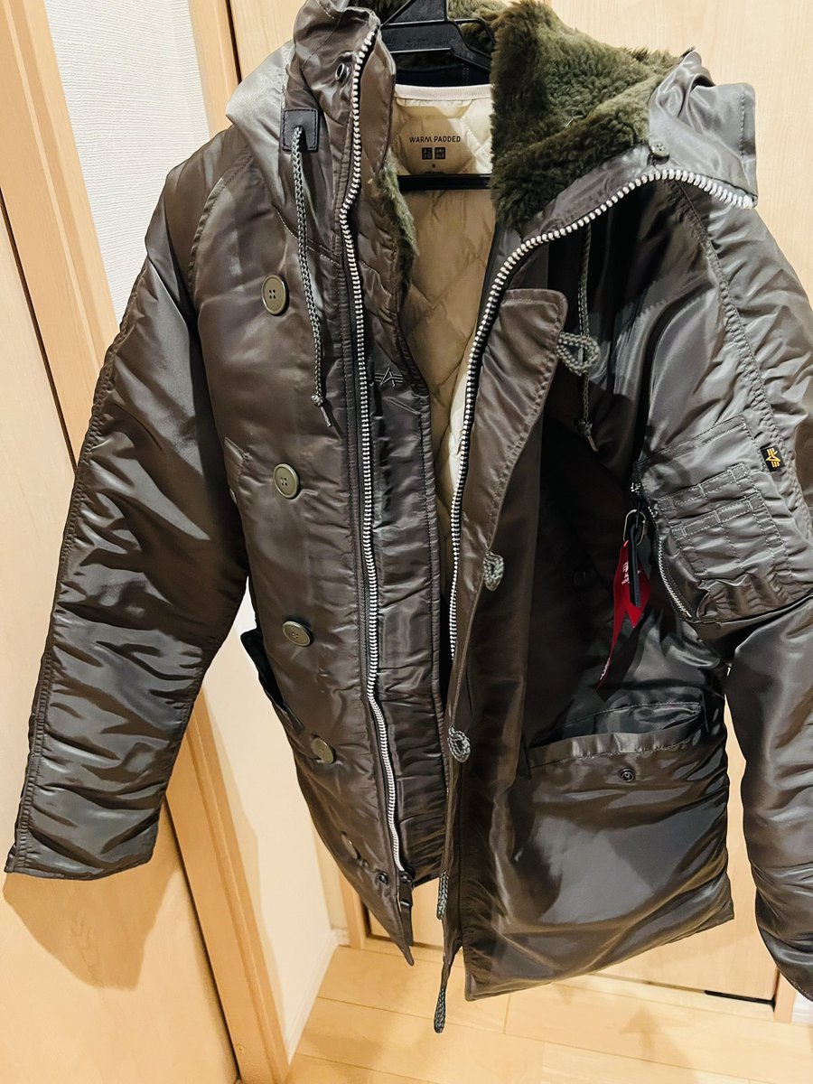 atsushi_SASPURS's tweet image. 野暮用が有り、年末振りにイーアスに行ったら
期間限定でalphaさんがお店を出してまして…
嫁さんようにN-3Bジャケットを購入。
なんと50%off🫢
良いお買い物が出来ました！
#alphaindustries  
#N3B