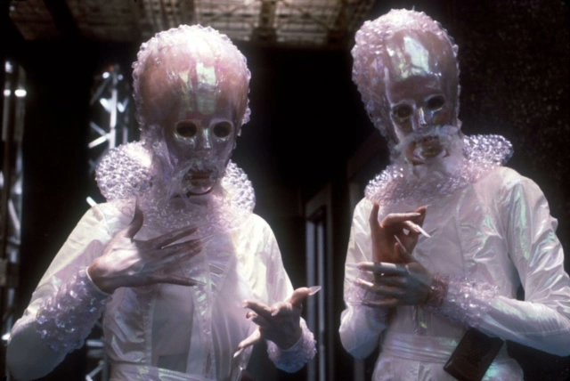 There's no point in Cryon over spilt milk for #DoctorWho on this day 40 years ago as he meets Rost &amp; Varne - played by Sarahs Berger &amp; Greene! 
<a href="/SarahJaneBerger/">Sarah Berger💙</a> 
<a href="/RealSarahGreene/">Sarah Greene</a>